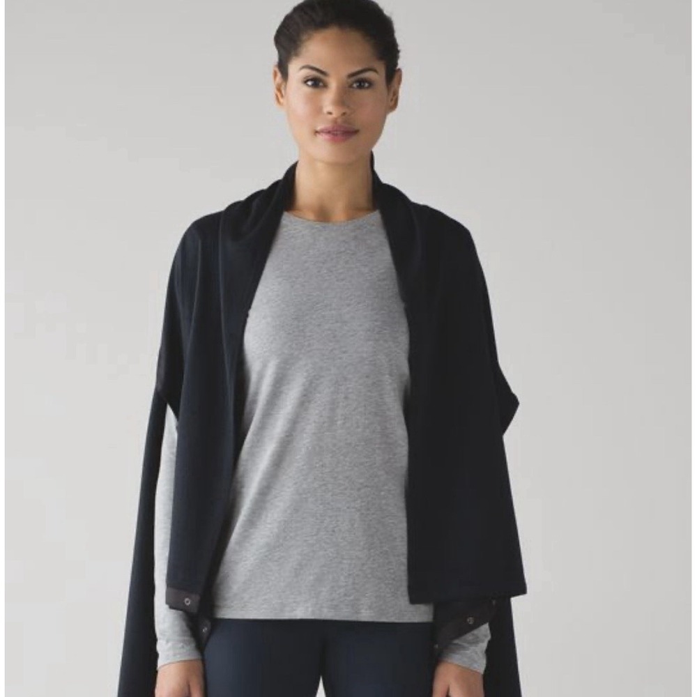 Lululemon Vinyasa Wrap Black with Armholes One Size EUC
